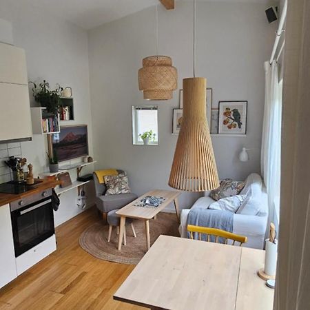 Tiny Grey House With Loft, 15 Min From City Center Göteborg Extérieur photo