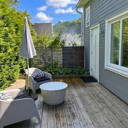 Tiny Grey House With Loft, 15 Min From City Center Göteborg Extérieur photo