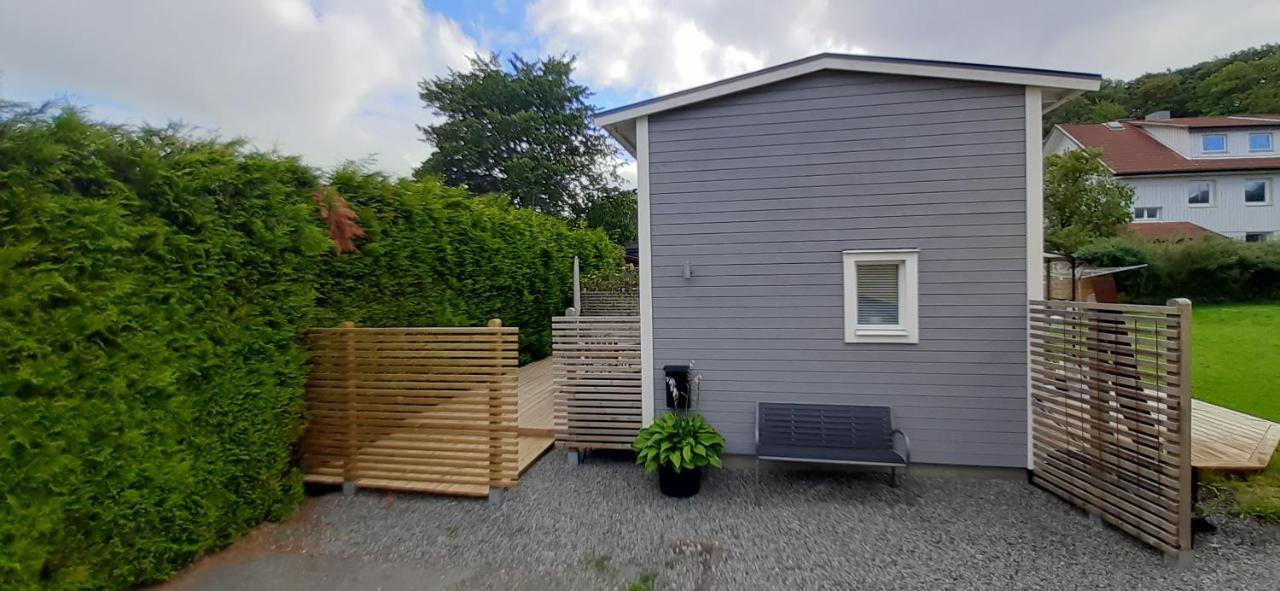 Tiny Grey House With Loft, 15 Min From City Center Göteborg Extérieur photo