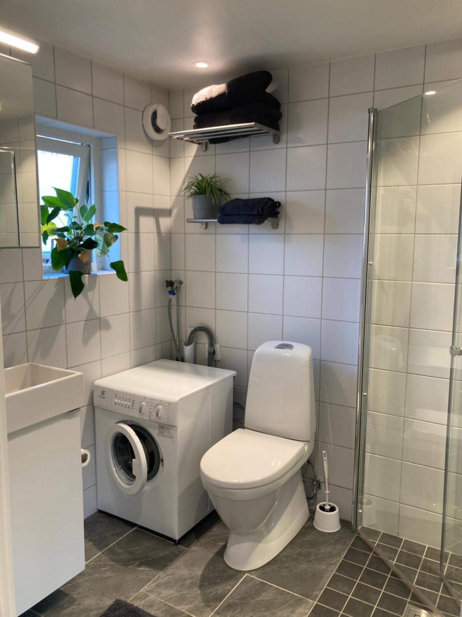 Tiny Grey House With Loft, 15 Min From City Center Göteborg Extérieur photo